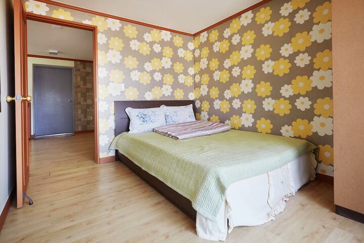 Room 5 of 82