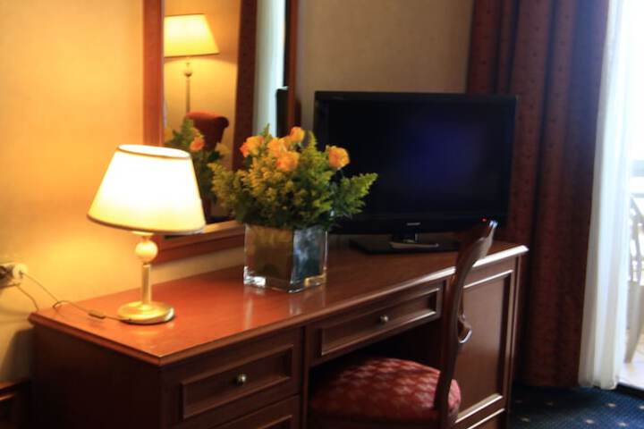 Room 52 of 81
