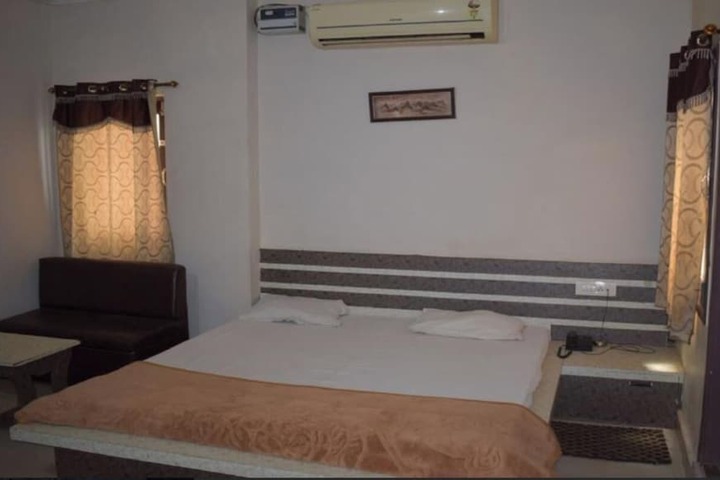 Room 2 of 7