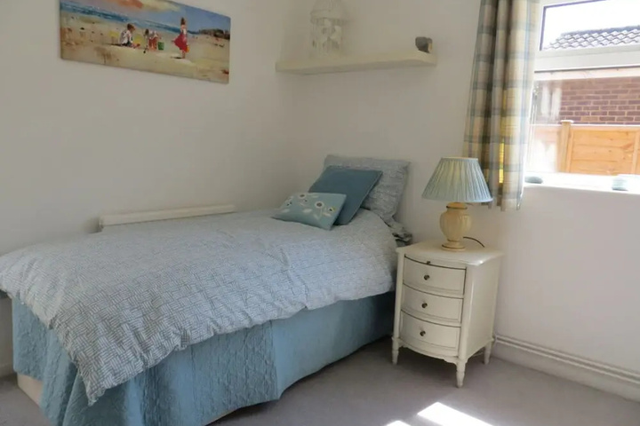Room 5 of 9