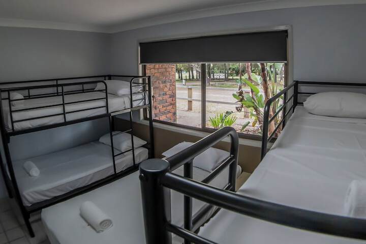 Room 18 of 108