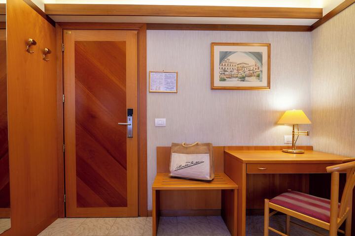 Room 30 of 101