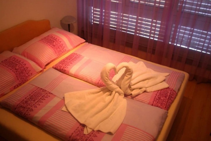 Room 11 of 34
