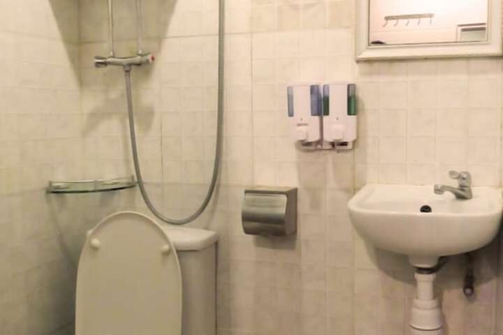 Room 42 of 58