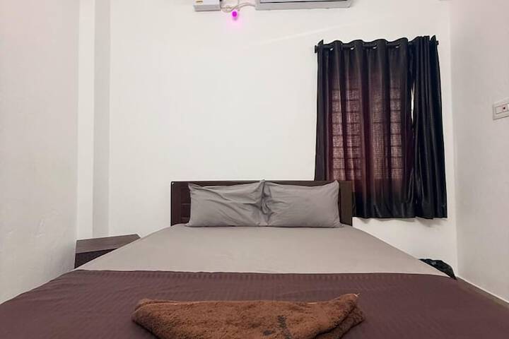 Room 6 of 19