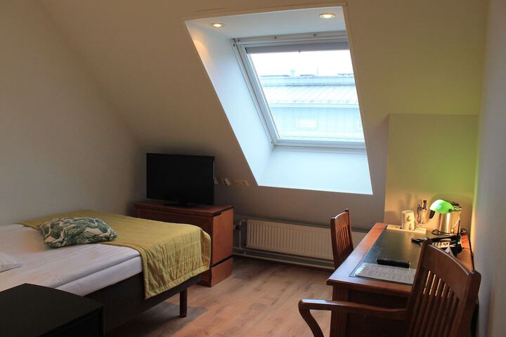 Room 67 of 136