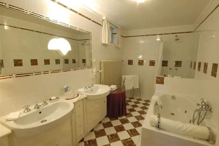 Room 29 of 52