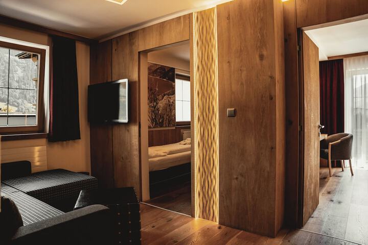 Room 18 of 163