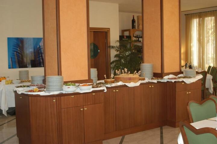 Dining 35 of 43