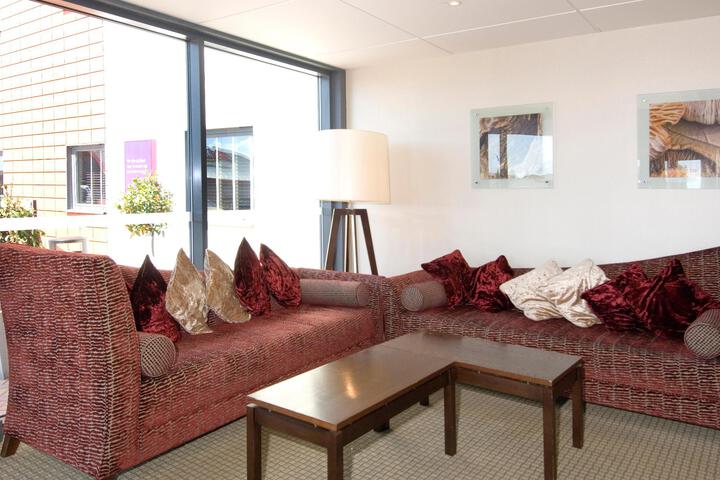 Lounge 14 of 24