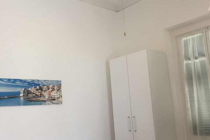 Room 4 of 15