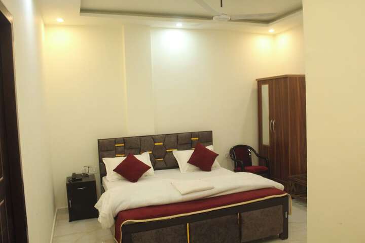 Room 8 of 22