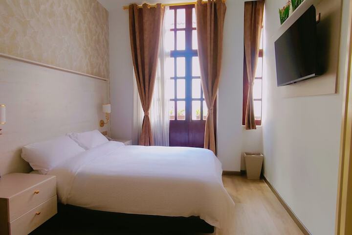 Room 27 of 90