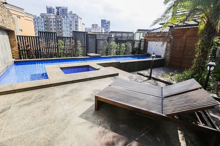 Pool 51 of 78