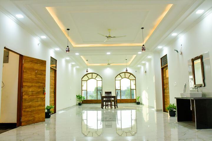Hotel Interior 4 of 36