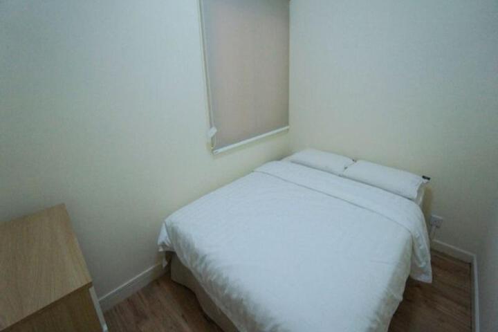 Room 3 of 5