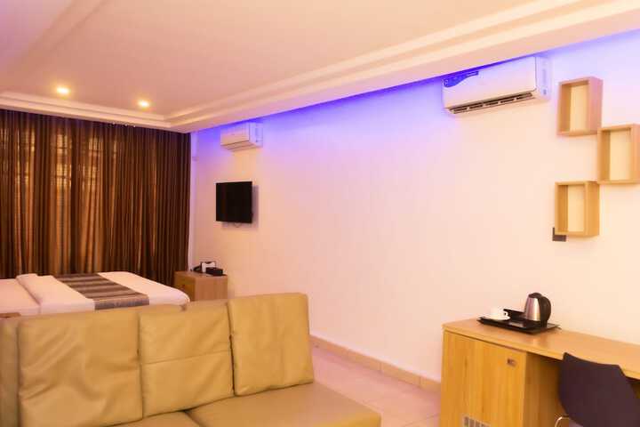 Room 12 of 23