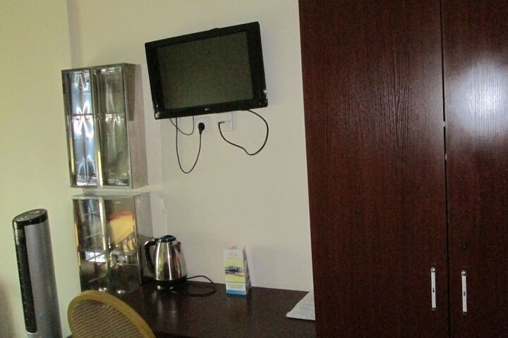 Lounge 65 of 128