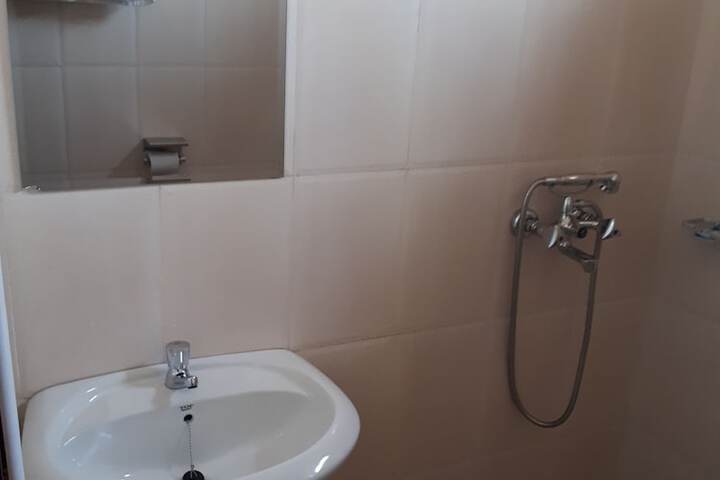 Room 6 of 11