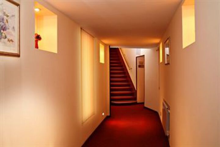 Ballroom/Hall 10 of 20