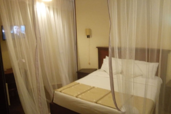 Room 4 of 41