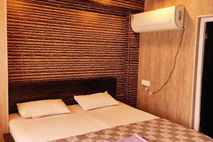 Room 3 of 15