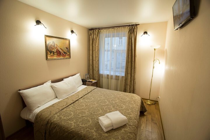 Room 6 of 44