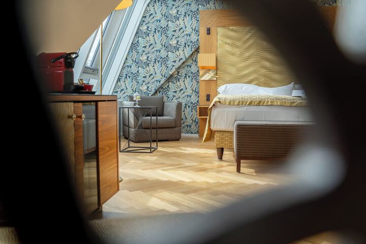 Room 44 of 111