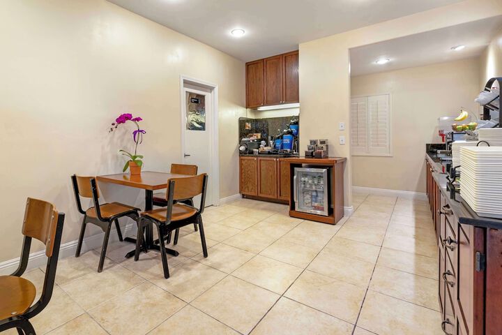 Breakfast area