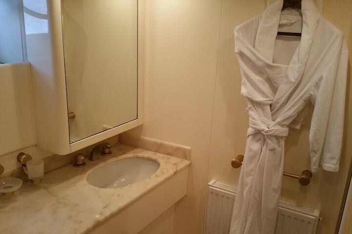 Room 14 of 37