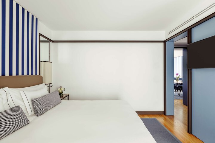 Room 12 of 99