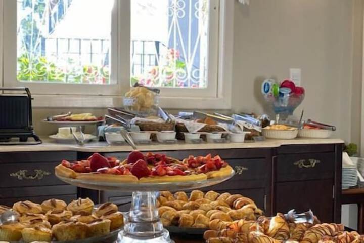 Breakfast/Coffee Service 82 of 136