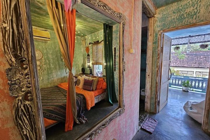 Room 2 of 71