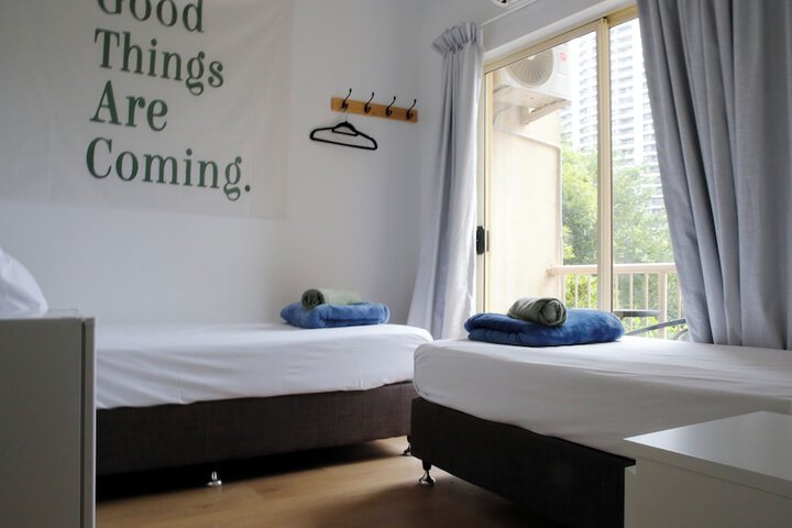Room 8 of 12