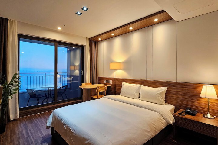Room 18 of 43
