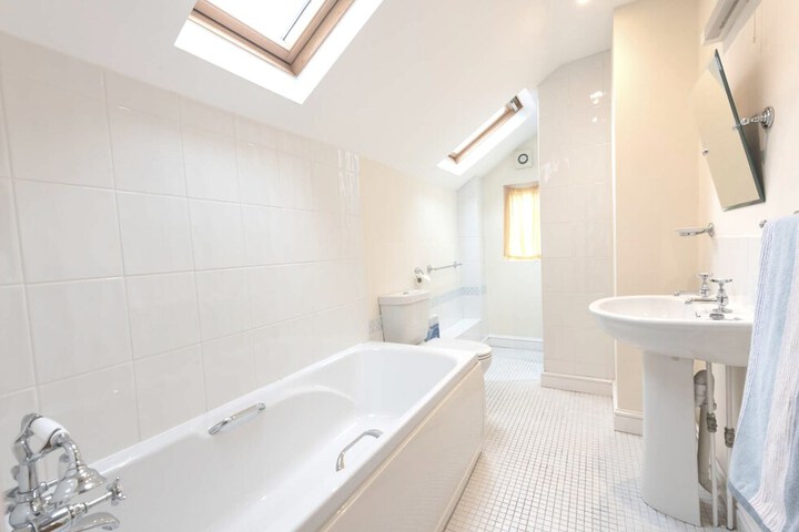 Oxford Fiftyone - a Spacious 3 Bed House with Garden and Parking