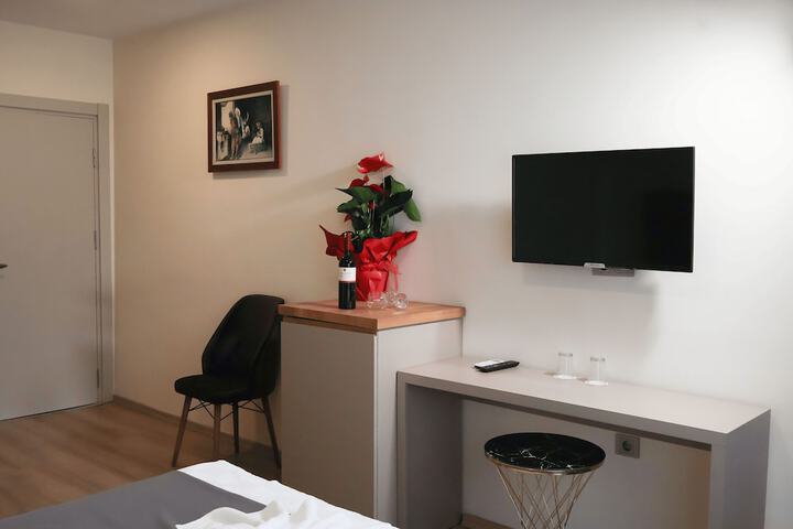 Room 15 of 28