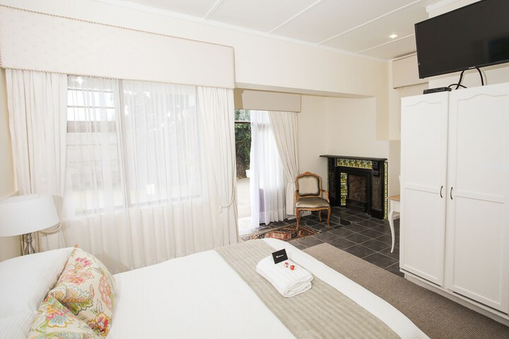 Room 17 of 143