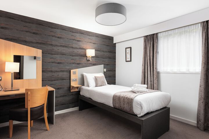 Room 33 of 79