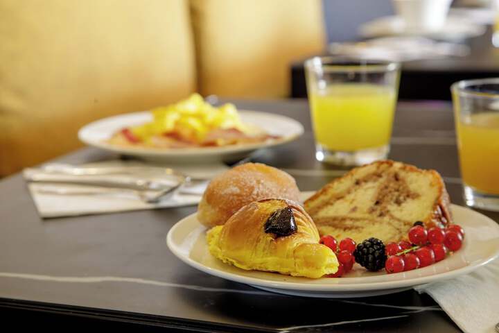 Breakfast/Coffee Service 36 of 40
