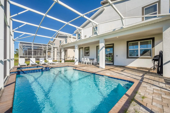 Pool 13 of 18