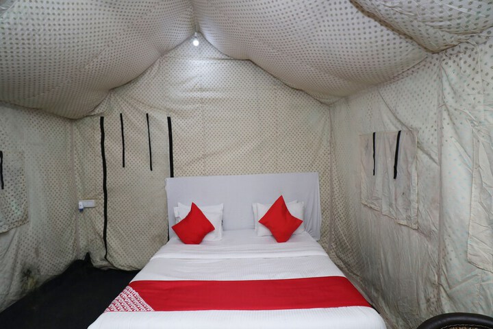 Room 9 of 32