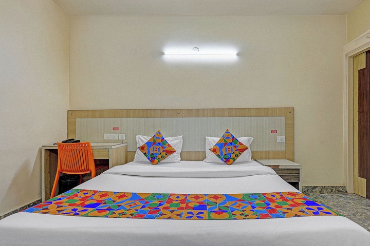 Room 13 of 28