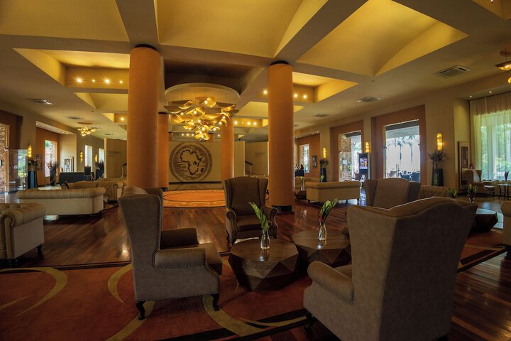 Entrance & Lobby