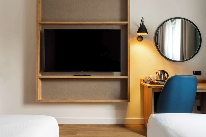 Room 10 of 43