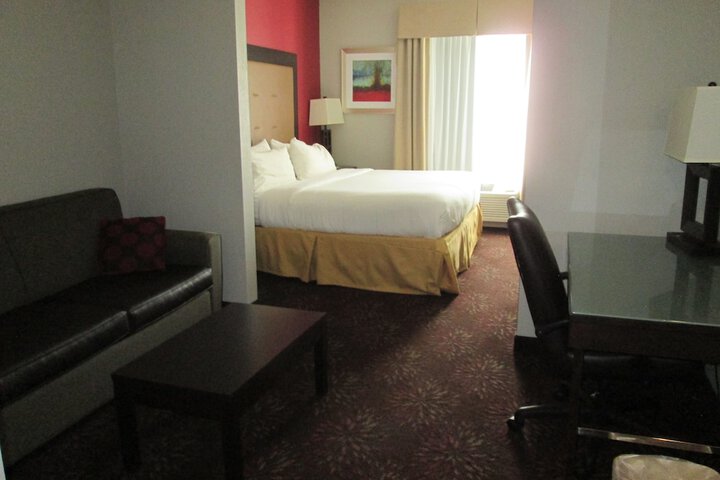 Room 27 of 81