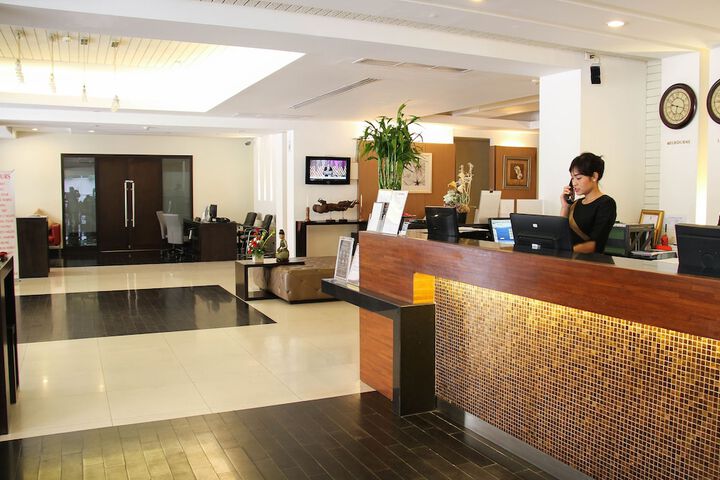 Entrance & Lobby