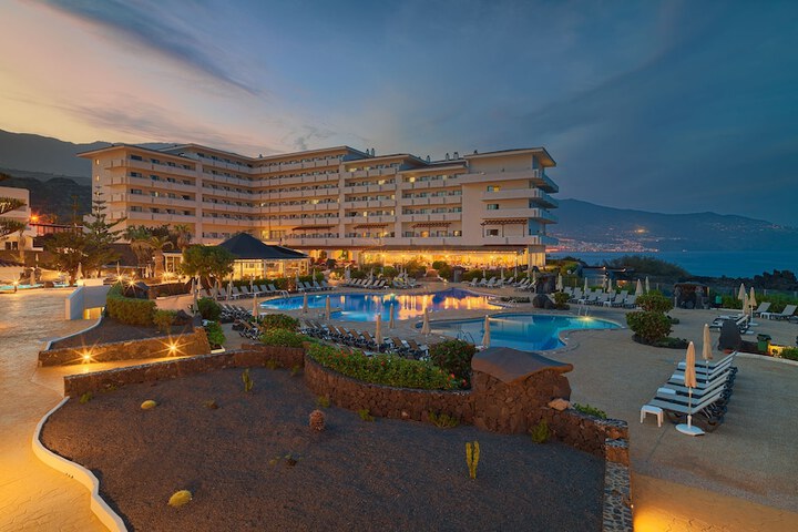 Pools & Facilities