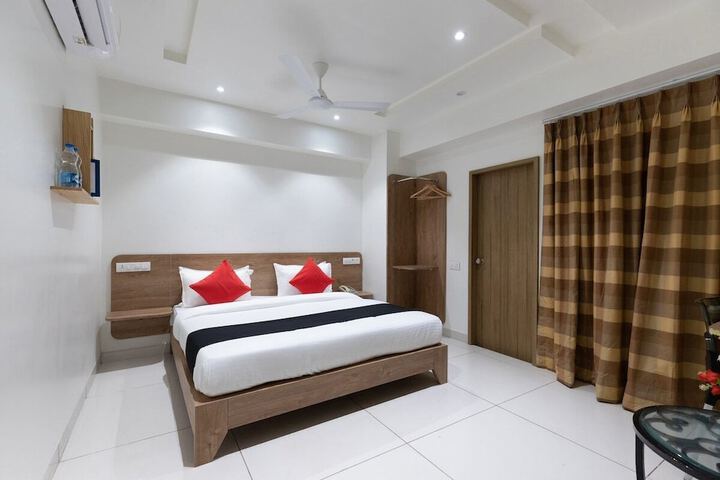 Room 7 of 10