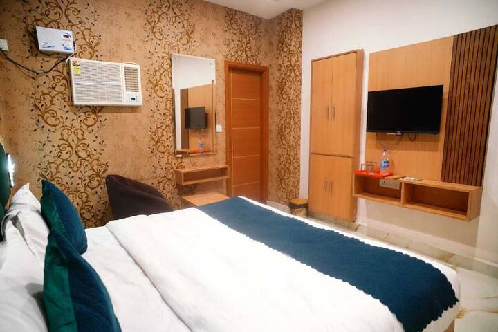 Room 10 of 17